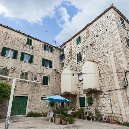 Peaceful Paradise Apartment Kastela